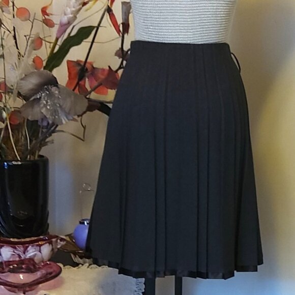 NWT SIMON CHANG Well Tailored High-quality Gray Pleated Lined Skirt Lightweight - Picture 3 of 10